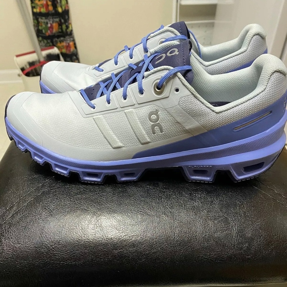 On Cloud Womens Sneakers size 10